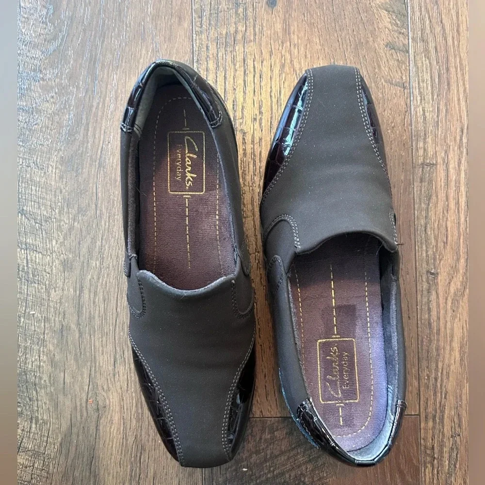 Clarks Artisan Women Brown Leather & Suede Med Heel ‎ Slip On Loafer size 7